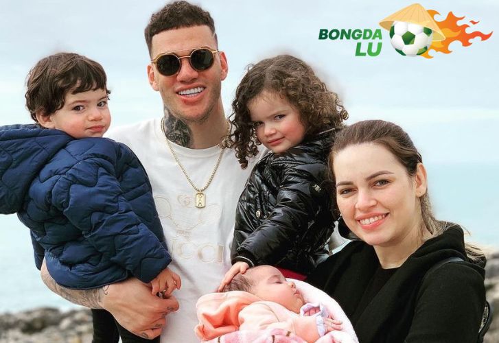 Gia đình của Lais Moraes và Ederson đã có ba thiên thần nhỏ và sống hạnh phúc bên nhau